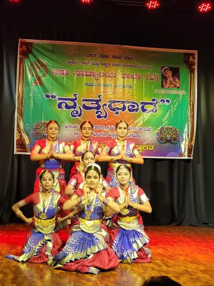 A final pose from our performance at the Nrithyadhare festival.