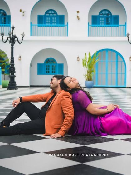 This Santorini-themed location in Bangalore offers a slice of Greece close to home. The iconic white and blue architecture creates a stunning and romantic setting for a pre-wedding shoot.