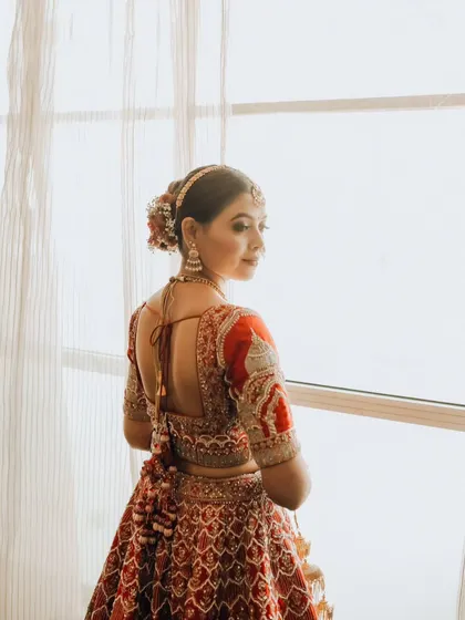 A portrait from the back, highlighting the beautiful design of her blouse and her elegant hair accessory.