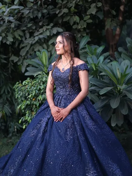 A final shot of this stunning engagement look, highlighting the beautiful harmony between the soft makeup, hairstyle, and the grand blue gown.