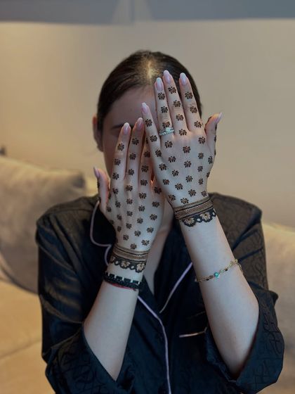 Another shot of this trendy and simple mehendi design.