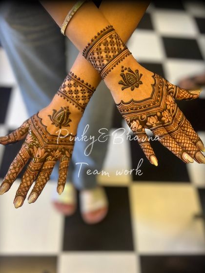 A classic and elegant design with lotus motifs and symmetrical patterns, suitable for any festive occasion.