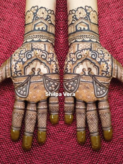 A regal design with jharokha-style arches and intricate detailing, perfect for a bride wanting a royal look.