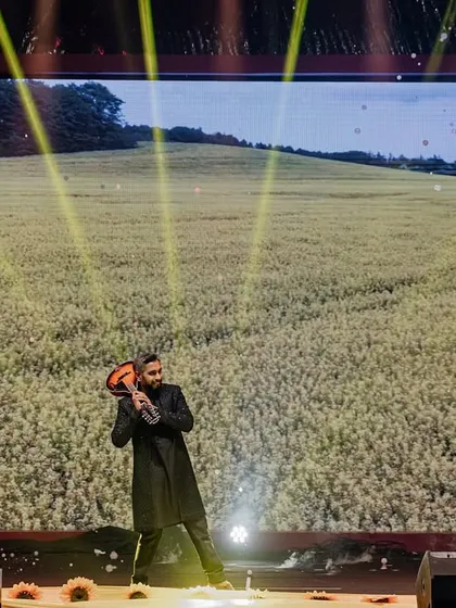 Channeling the iconic DDLJ moment. We used a massive LED screen with a field backdrop for this groom's solo, creating a classic Bollywood scene live on stage.