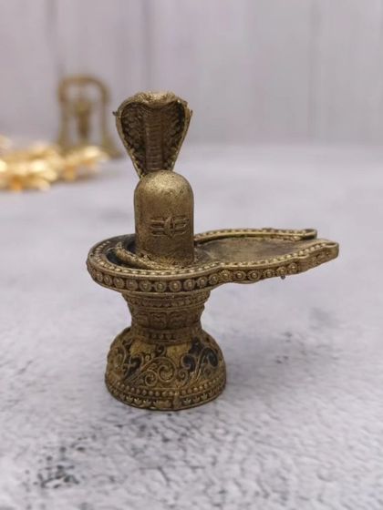 A beautiful brass Maha Shiv Ling idol with a Naga (cobra) protecting it. This is a classic representation for any Shiva devotee.