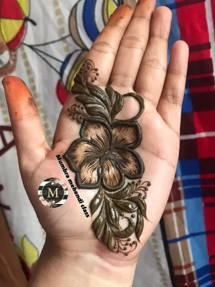 A perfect hibiscus flower patch. This is a great design to practice shading techniques.