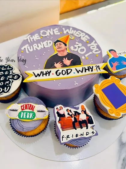 Could this cake BE any more perfect for a Friends fan? I had so much fun creating this themed cake and cupcake set, complete with iconic quotes and symbols from the show. It’s a great option if you want a main cake with matching smaller treats.