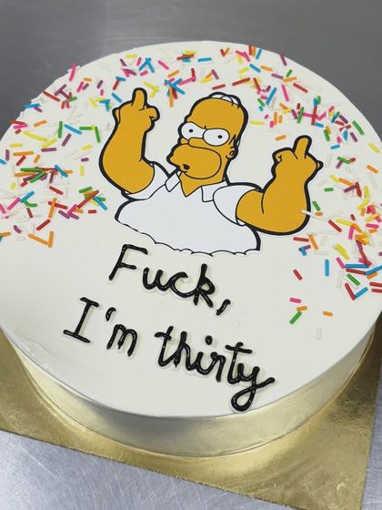 Turning thirty the right way means getting a cake from me. This Homer Simpson design perfectly captures that feeling with the message "Fuck, I'm thirty". A little bit of humor makes any milestone better.