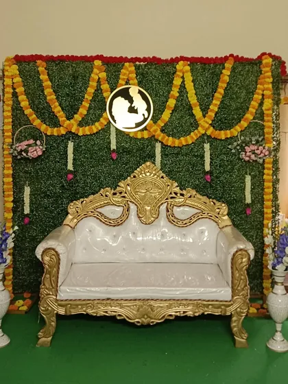 Another view of the traditional green wall setup. This versatile decoration is suitable for various family functions, providing an elegant and classic backdrop for photos.