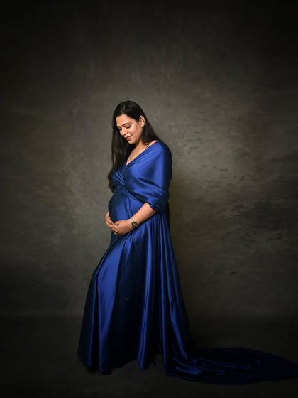 A serene and classic maternity pose. I guide my clients into poses that are both flattering and comfortable, capturing the peaceful side of pregnancy.