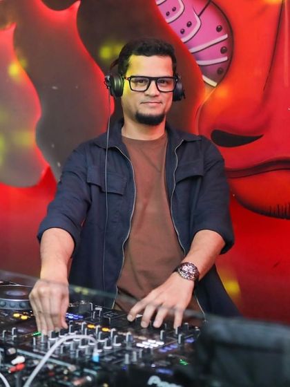 Hemanth Bhat - Wedding DJ Services Behind the Decks photo 11