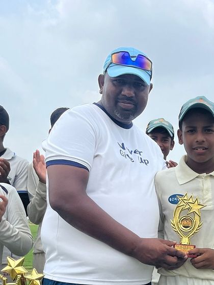 Presenting the Best Batsman award to Chirag Upadhyay after our series win against the Gujarat U-14 team.