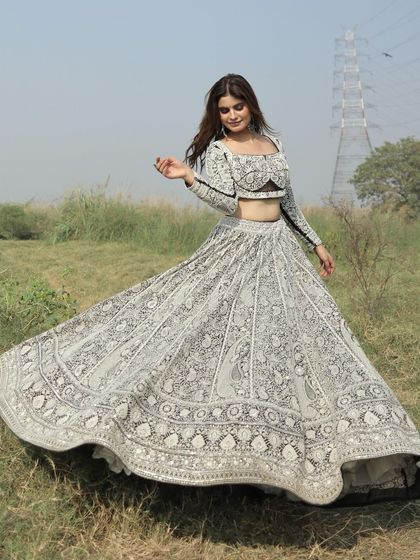 The full, glorious twirl of this black and white masterpiece. The volume and detail are simply breathtaking.