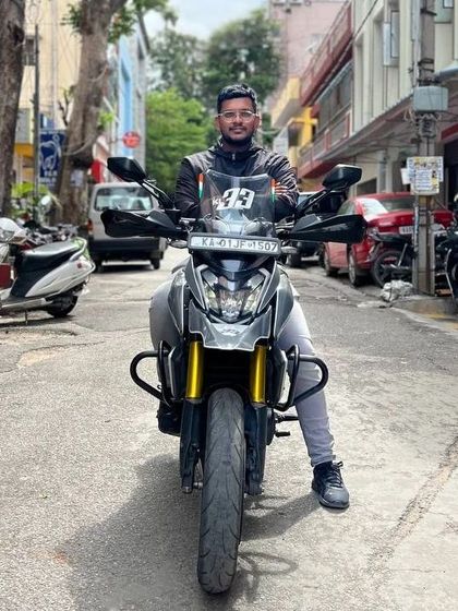 A front-on view of the modified Dominar 400, showing off its aggressive stance and custom windscreen.