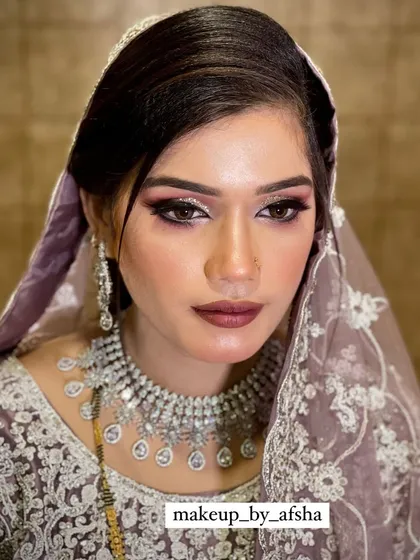 Another angle of this stunning eye makeup.