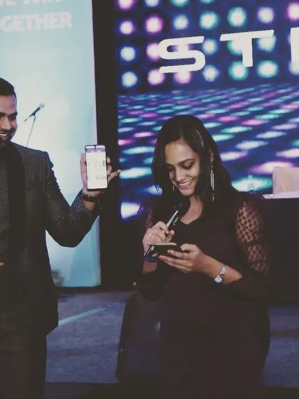 Here, a volunteer from Stellantis is verifying a mind-reading prediction on my phone. I use modern technology in my acts to create relatable and astonishing moments of mentalism.