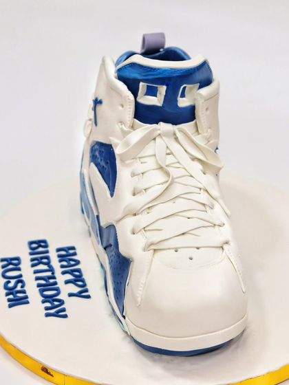 Award-Winning Sculpted & Gravity-Defying Cakes photo 28