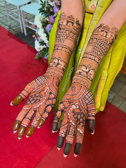 Intricate Bridal Mehendi photo 33