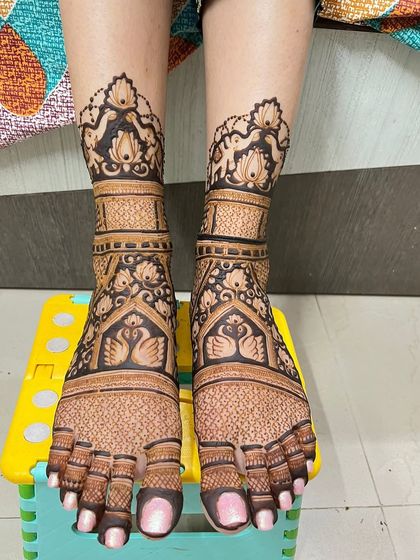 Elegant Feet Mehendi photo 3