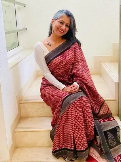 A simple and happy portrait in one of my favorite everyday sarees. It proves that you don't need a special occasion to enjoy the elegance of a saree.