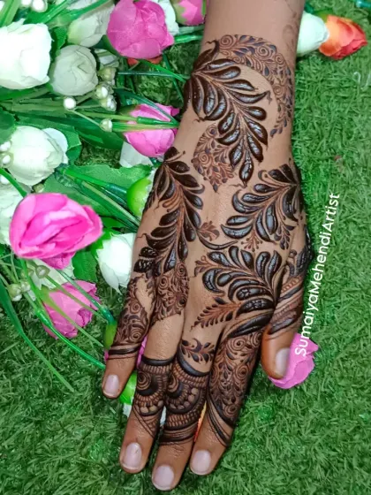 The same bold, leafy design against a floral background, showing its versatility.