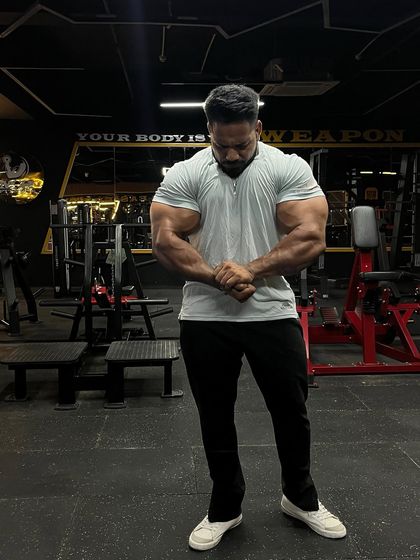 Most muscular pose. This is the physical manifestation of action.