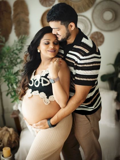 Another beautiful embrace, this pose highlights the mumma's joy and the couple's shared happiness. My sessions are full of these gentle, guided moments.