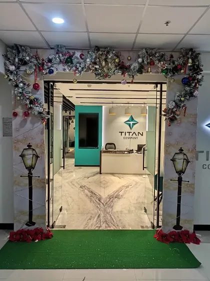 It was a pleasure decorating the entrance for the TITAN Company office for Christmas. We used elegant garlands frosted with snow, classic lamp posts, and warm fairy lights to create a welcoming and festive entryway for their team.