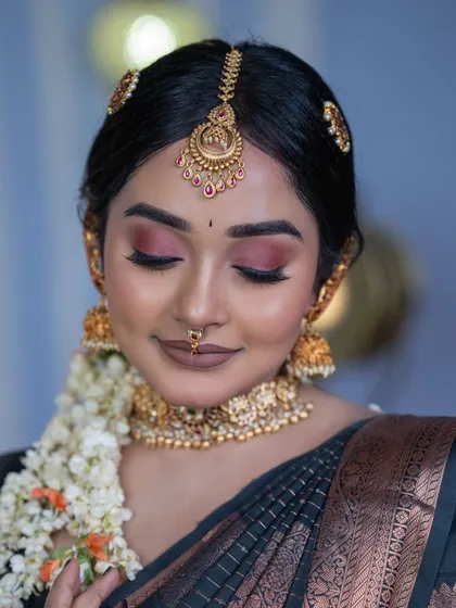 Here you can see the detail that goes into my airbrush makeup. Notice the smooth, flawless finish on the skin and the perfectly blended rose-gold eyeshadow. This technique ensures your makeup is picture perfect and lasts all day.