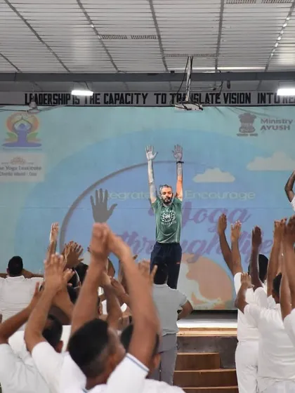 A moment of collective upward stretch during the session with our soldiers. Such movements help to energize the body and uplift the spirit.