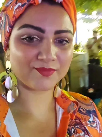 Enjoying the music and the vibe at the Sundowner festival, feeling confident and stylish in my complete look, accessorized by Pins and Bows.