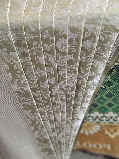 Another angle of the beautiful Banarasi saree, highlighting the fan of the pleats.