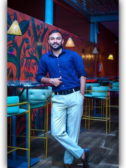 Another portrait from a stylish venue. The environment and the outfit all contribute to the overall vibe of the night.