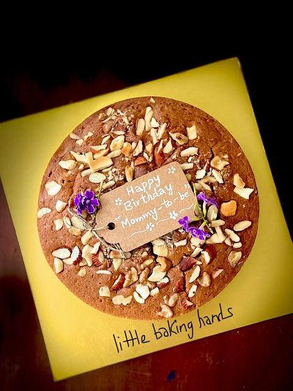 The vegan mango nuts cake, decorated with a few edible flowers for a special touch.