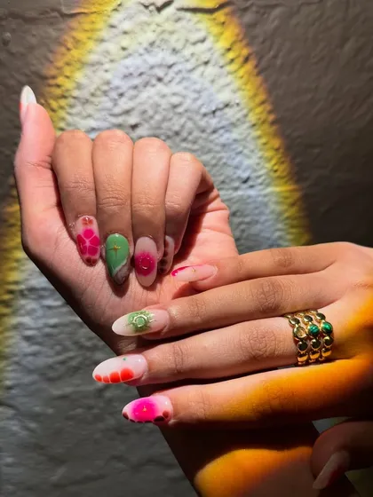 This beautiful watercolor floral design is hand-painted directly onto the nail, creating a soft, artistic, and one-of-a-kind look.