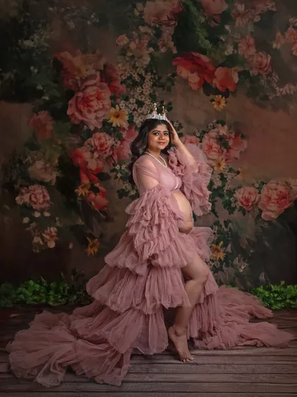Every mother is a queen. Here, we added a crown to our popular pink gown setup for a touch of royal elegance.