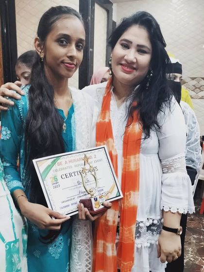 A photo with Tasmim Khan, the organizer who gave us such a wonderful platform. Opportunities like these help us grow, and I hope my class can be a new opportunity for you.