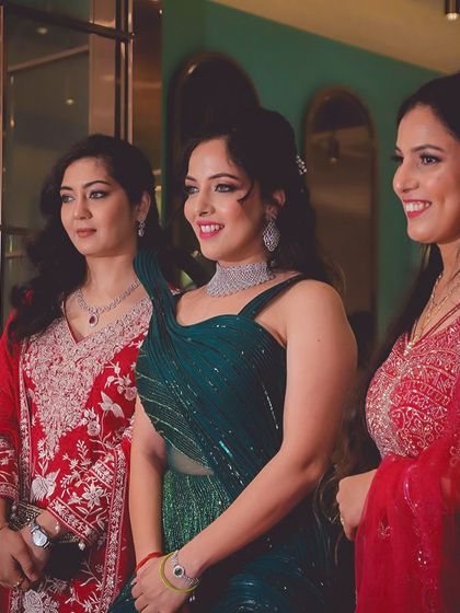 It's always special when multiple clients are in one photo. Here is my engagement bride Shraddha with her friends, all looking beautiful for the event.