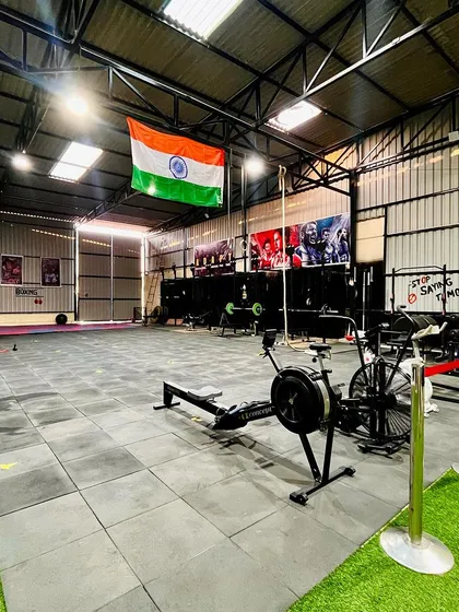Our 4500 sq ft box is designed to be open and distraction-free, allowing you to focus on your training.