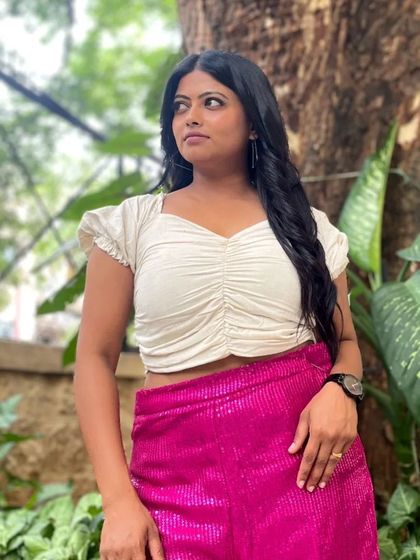 The combination of a neutral top with sparkly pants is a great way to create a balanced party look.