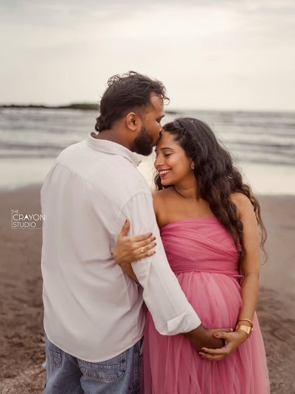 A sweet forehead kiss against the backdrop of the sea. This intimate moment is a perfect example of the romantic and gentle memories we can create outdoors.