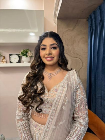 Another beautiful shot of this modern glam look. The soft curls and flawless makeup create a look that is both stylish and timeless.