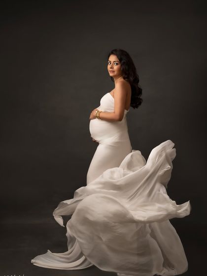 A simple pose with a flowing fabric train can create such a breathtaking, fine art maternity portrait. You are a work of art, and I want you to see it.