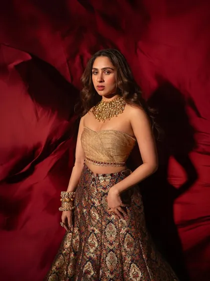 The lovely Pashmina Roshan exudes regal charm in a gold bustier and ornate lehenga, her look completed with our heavy kundan and polki choker necklace.