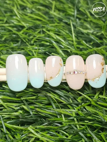 This soft and delicate set was crafted by a student, featuring a subtle blue ombre, gold flakes, and a perfectly placed line of rhinestones. It shows a great eye for balance and detail.