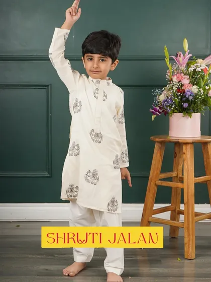 This little boy strikes a pose in his off-white potli print kurta. The playful design is perfect for a fun-loving kid.