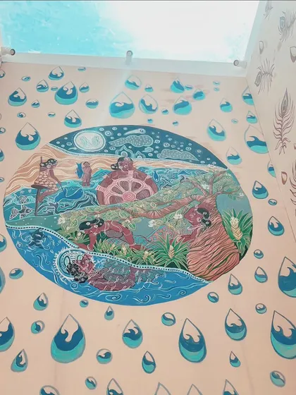 The "Neidhal" panel installed on the wall, framed by motifs of water drops and waves. This shows how the surrounding patterns connect to the central theme of the sea and dreams.