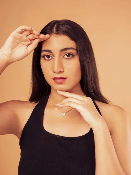 A classic beauty pose, framing the face with the hands. This is a great way to draw attention to the eyes.