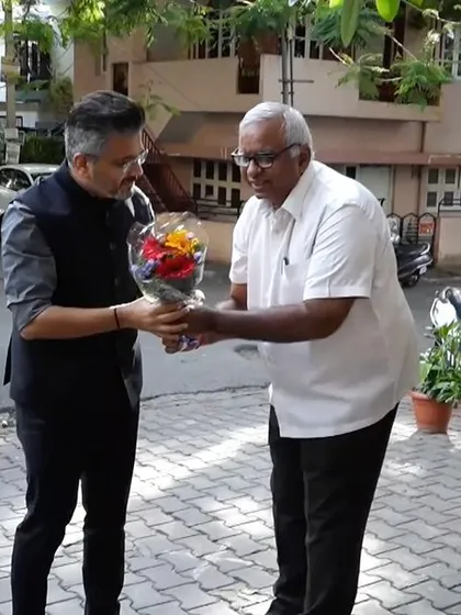 Being welcomed with a bouquet upon my arrival at Sri Krishna Degree College.