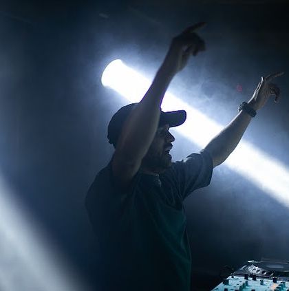 Shine HVK - Club & Festival DJ Behind the Decks photo 22